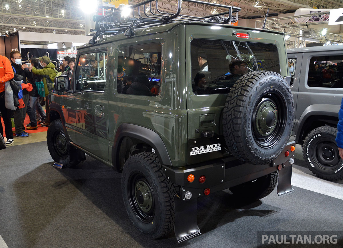 Suzuki Jimny 2019 với gói Little D được sơn màu xanh quân đôi