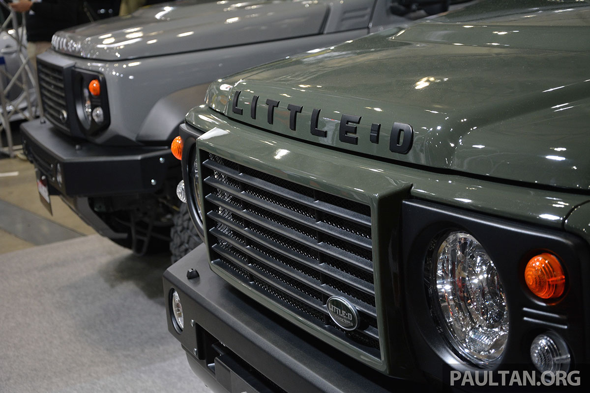 Chữ Little:D trên nắp capô của chiếc Suzuki Jimny 2019