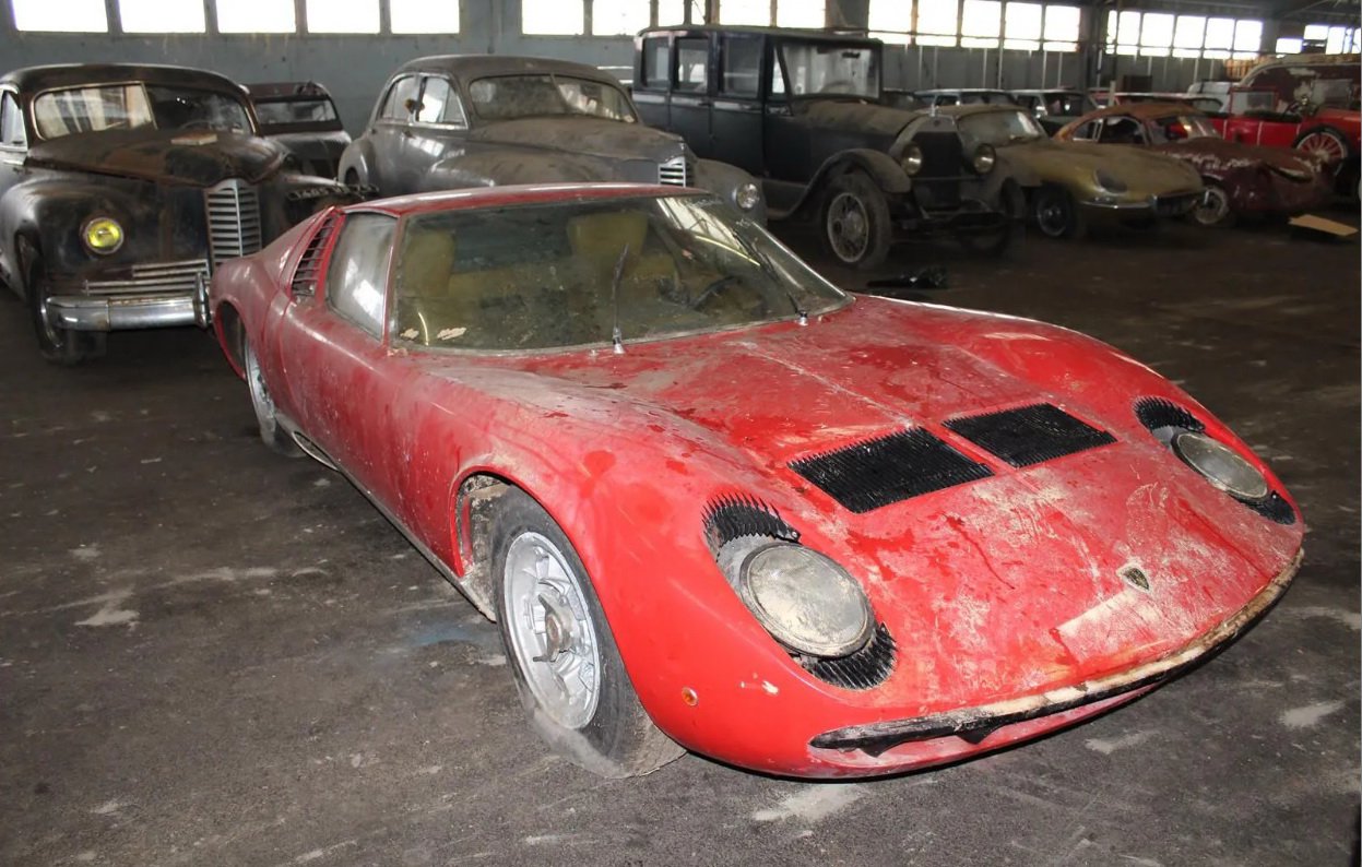 Chiếc Lamborghini Miura trong bộ sưu tập xe cổ tại Pháp Chiếc Lamborghini Miura trong bộ sưu tập xe cổ tại Pháp