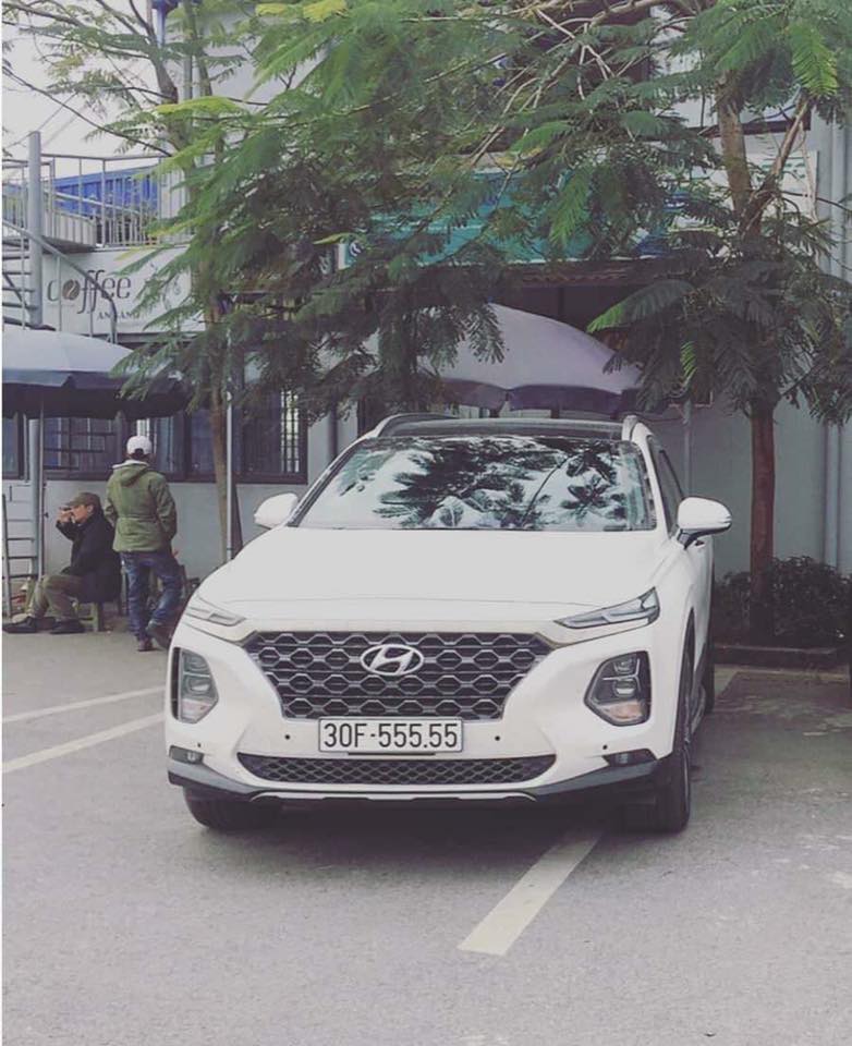 Chiếc Hyundai Santa Fe 2019 với biển số ngũ quý 5 gây xôn xao Chiếc Hyundai Santa Fe 2019 với biển số ngũ quý 5 gây xôn xao