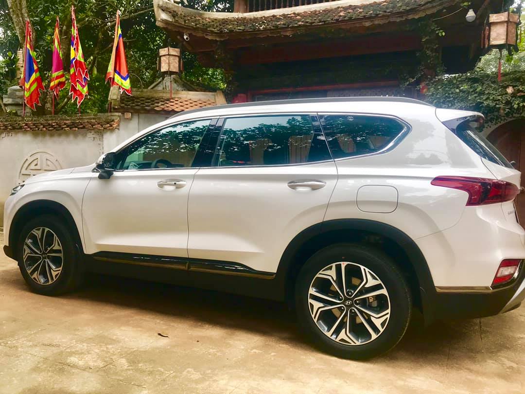 Danh hài miền Bắc này phải chi 120 triệu đồng tiền lạc để nhận chiếc Hyundai Santa Fe 2019 sớm