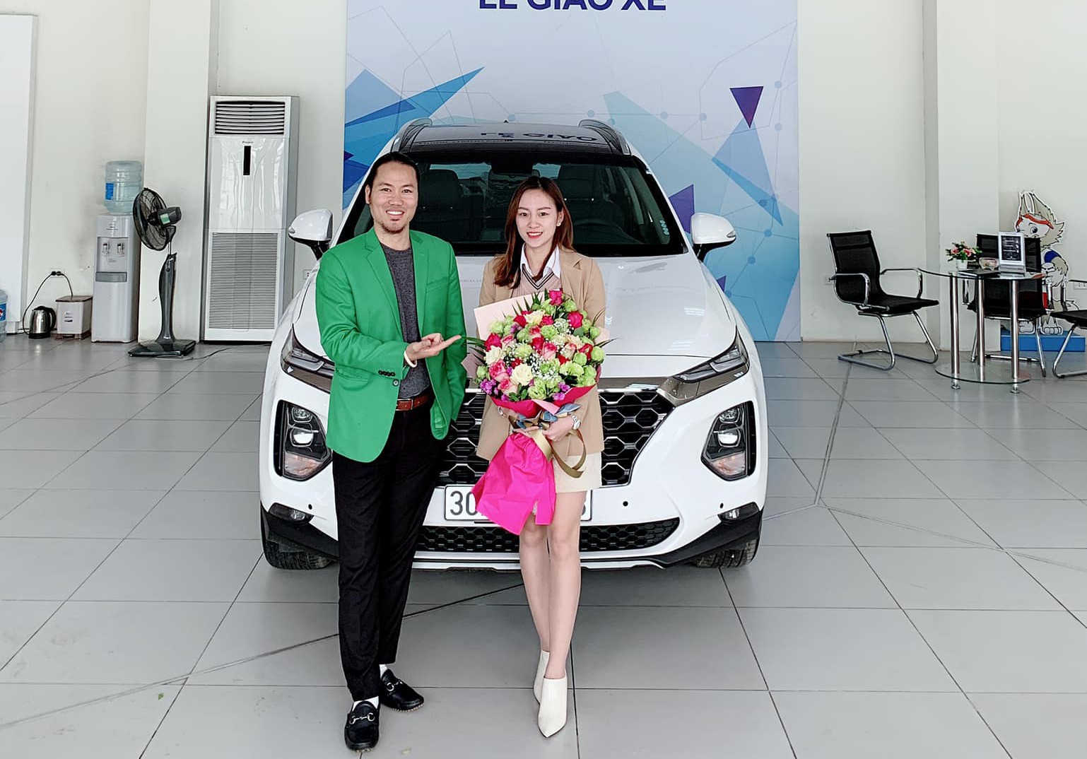 Đây là chiếc Hyundai Santa Fe 2019 được mua cho bà xã của danh hài Vượng Râu