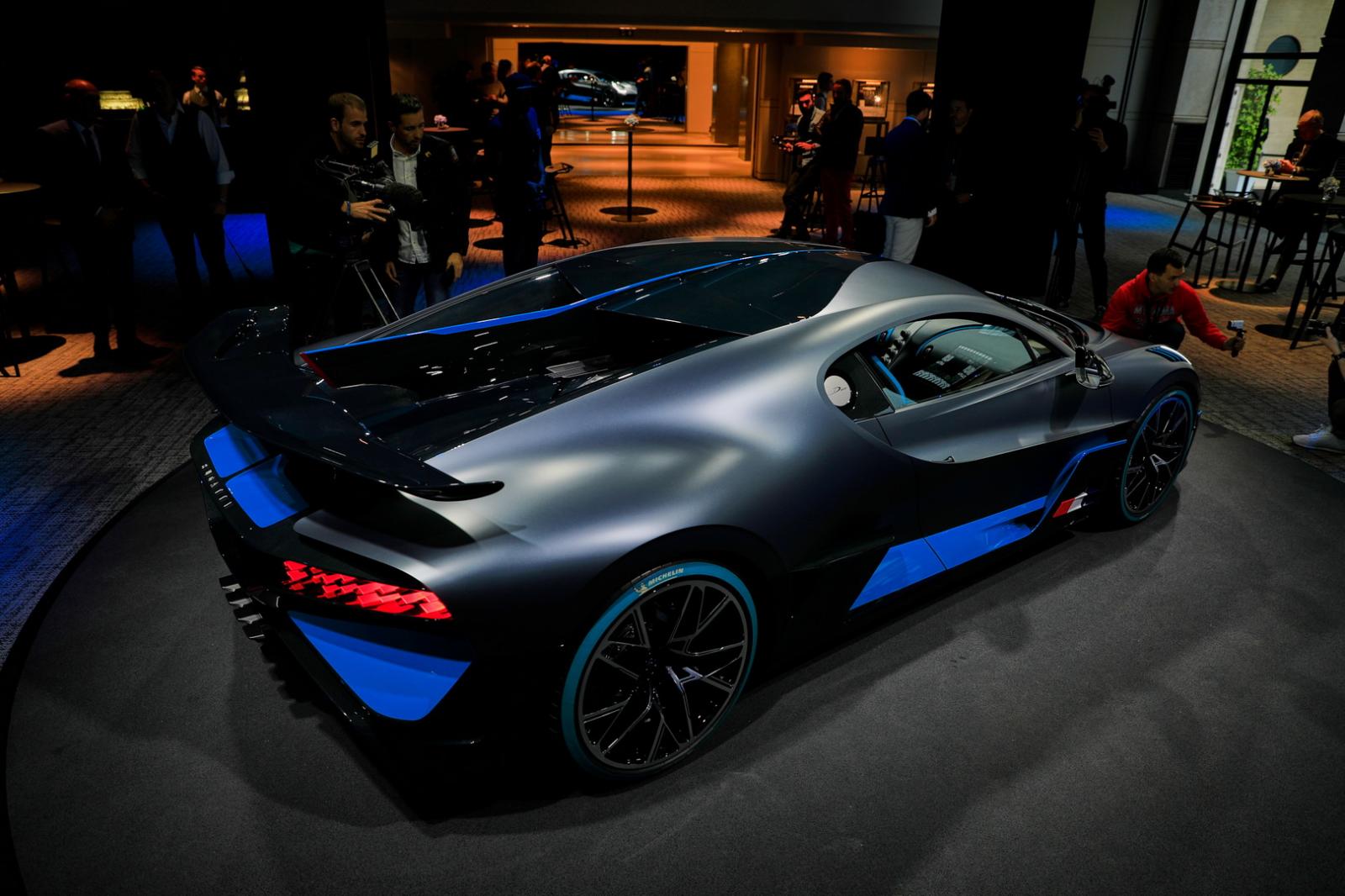 Bugatti Divo chính là mẫu siêu xe có giá bán đắt đỏ nhất thế kỷ 21