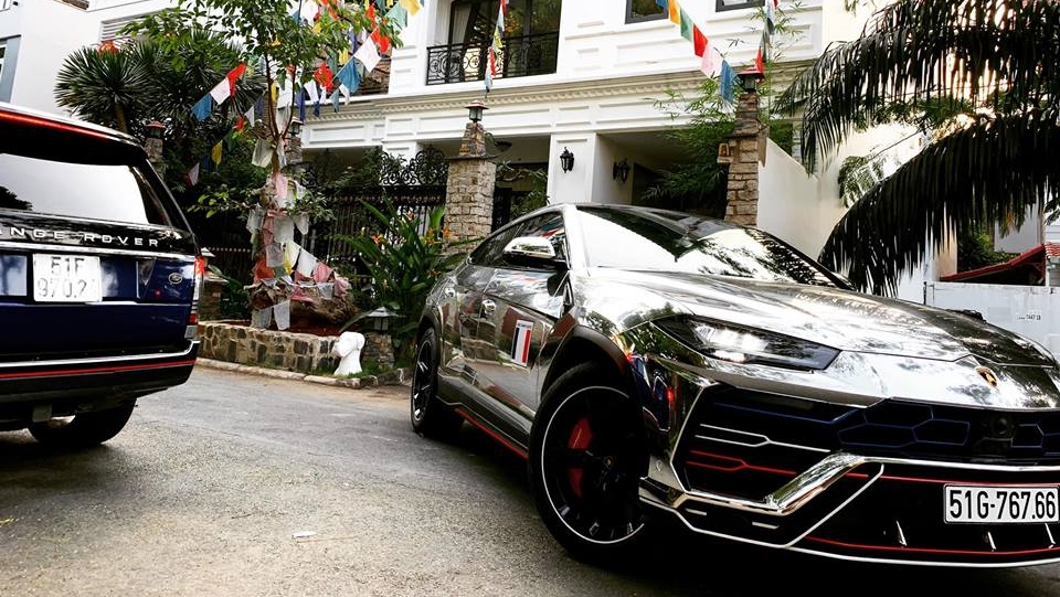 Và mới đây đã được Minh Nhựa cho thay áo sang màu crôm đen Và mới đây đã được Minh Nhựa cho thay áo sang màu crôm đen