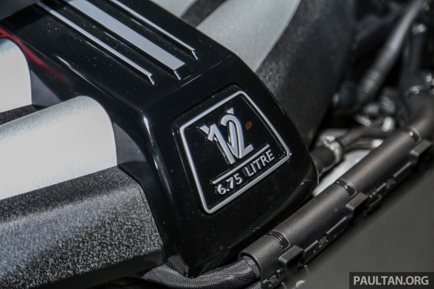 Rolls-Royce Cullinan được trang bị động cơ V12, tăng áp kép, dung tích 6.75 lít Rolls-Royce Cullinan được trang bị động cơ V12, tăng áp kép, dung tích 6.75 lít