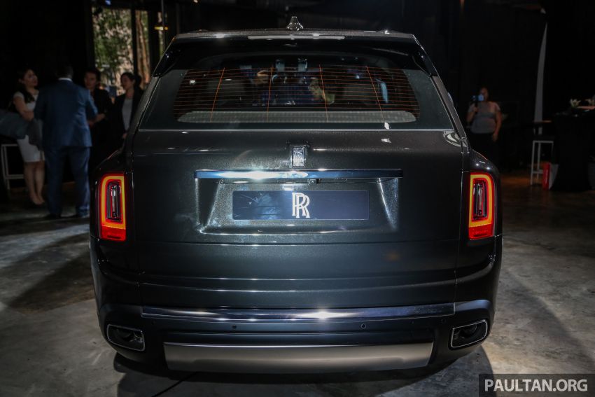 Dù có giá bán siêu đắt đỏ tại Malaysia, nhưng so với giá Rolls-Royce Cullinan tại Việt Nam lại vẫn rẻ hơn 7 tỷ đồng Dù có giá bán siêu đắt đỏ tại Malaysia, nhưng so với giá Rolls-Royce Cullinan tại Việt Nam lại vẫn rẻ hơn 7 tỷ đồng