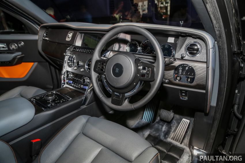 Khoang lái của chiếc Rolls-Royce Cullinan mới ra mắt tại Malaysia Khoang lái của chiếc Rolls-Royce Cullinan mới ra mắt tại Malaysia
