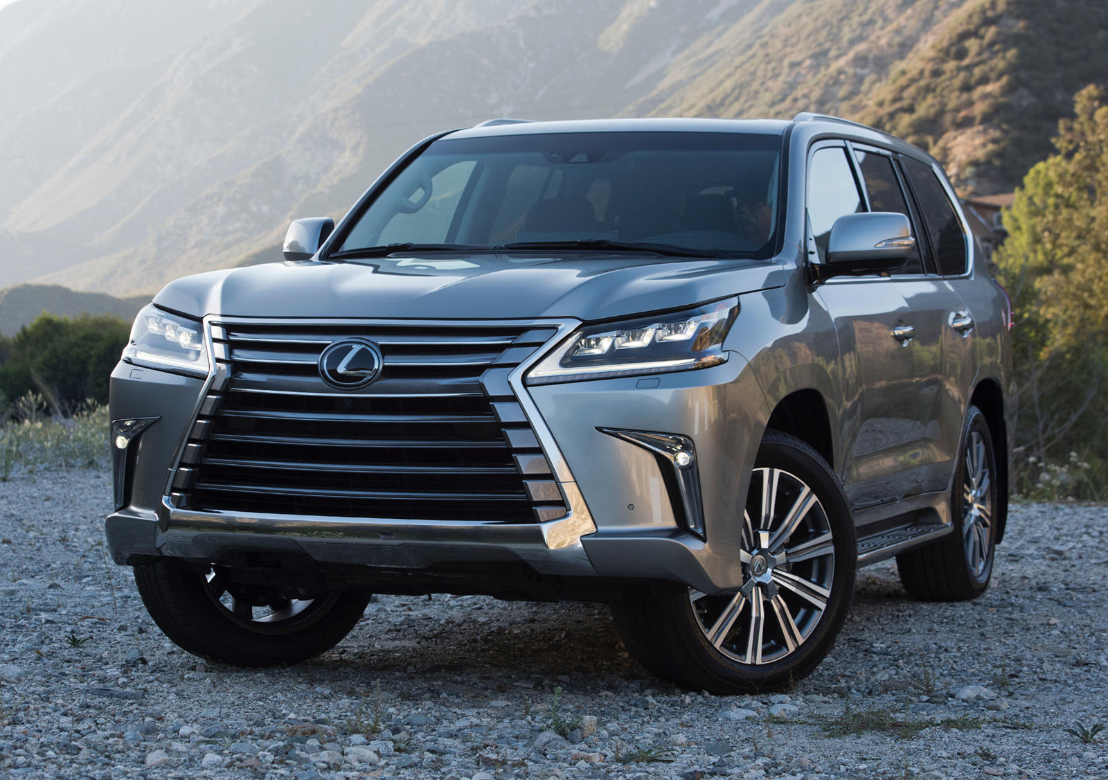 Lexus LX570 hụt hơi trong việc cạnh tranh với Cadillac Escalade tại thị trường Mỹ Lexus LX570 hụt hơi trong việc cạnh tranh với Cadillac Escalade tại thị trường Mỹ