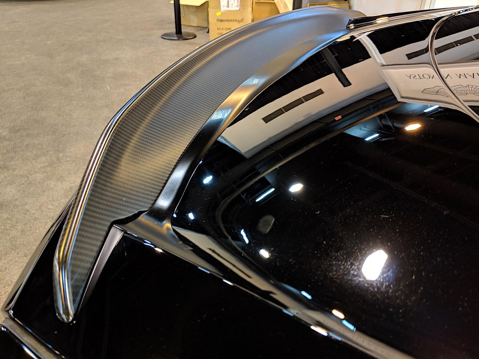 Cánh gió sau cũng được làm từ vật liệu tương tự Cánh gió sau cũng được làm từ vật liệu tương tự