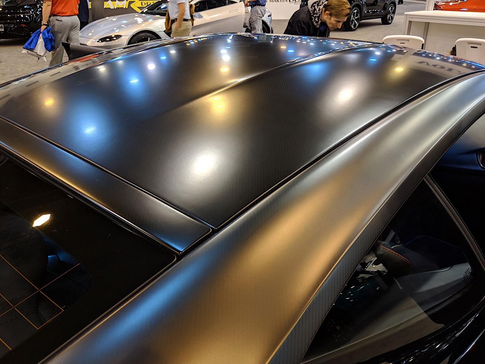 Nóc bằng sợi carbon của Aston Martin DBS Superleggera TAG Heuer Edition Nóc bằng sợi carbon của Aston Martin DBS Superleggera TAG Heuer Edition