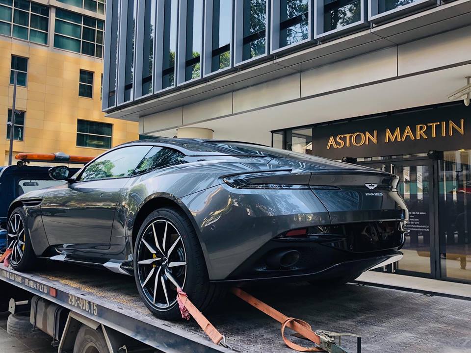 Lộ diện hình ảnh chiếc siêu xe Aston Martin DB11 tại đại lý đầu tiên ở Việt Nam dss