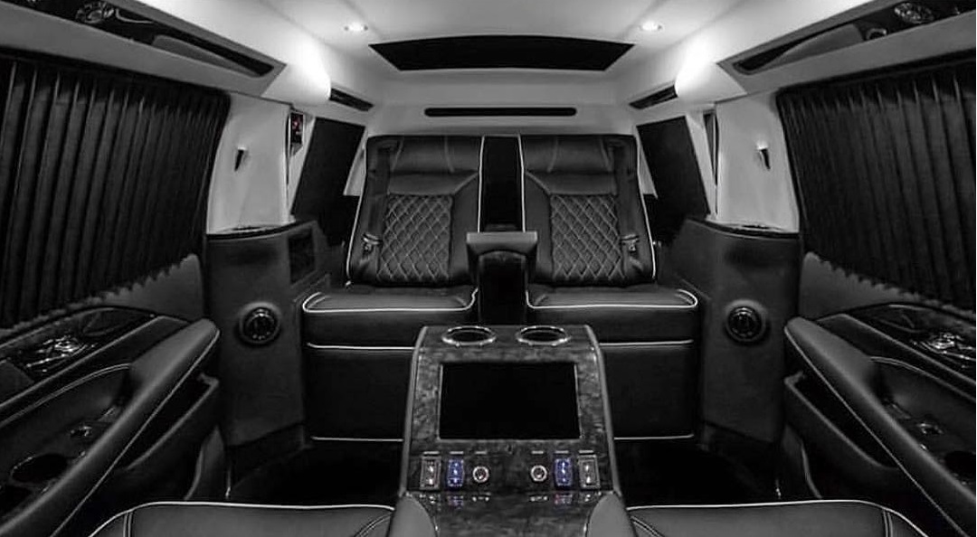 Nội thất sang trong bên trong Cadillac Escalade 30” Extended Viceroy Edition 2019