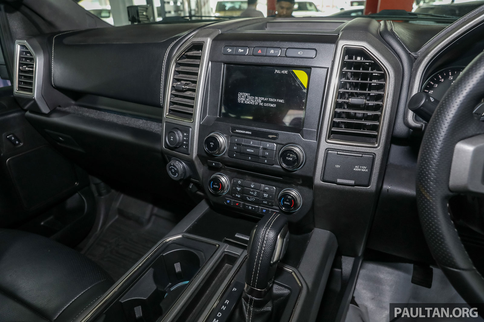 Nội thất bên trong Sutton CS 3500 Nội thất bên trong Sutton CS 3500