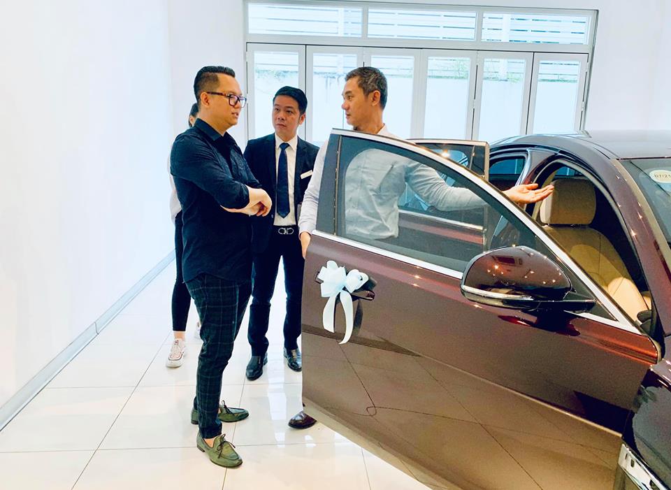 Việc tậu Jaguar XF hơn 3 tỷ đồn đã giúp đạo diễn Long Kan chính thức gia nhập đại gia đình siêu báo tại Việt Nam