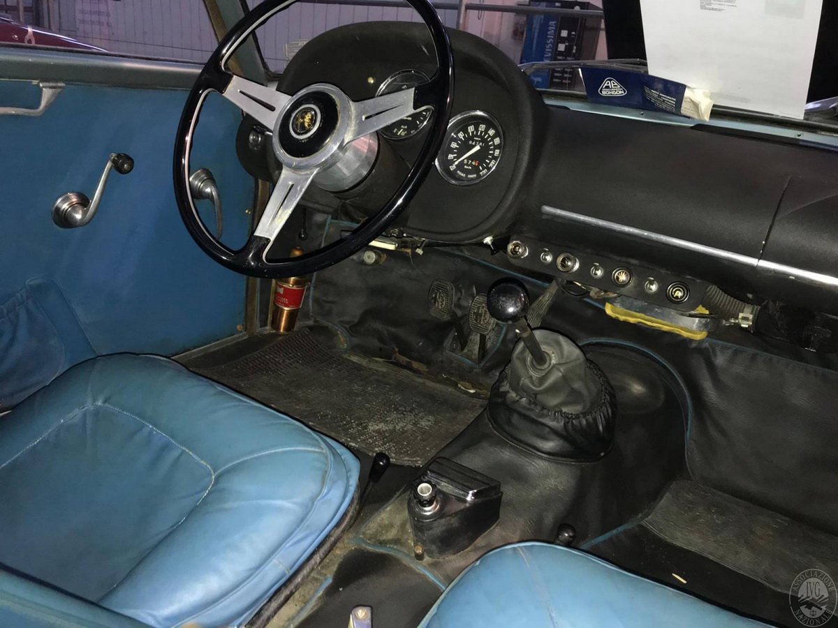 Alfa Romeo Giulietta SZ đi kèm nội thất tối giản Alfa Romeo Giulietta SZ đi kèm nội thất tối giản