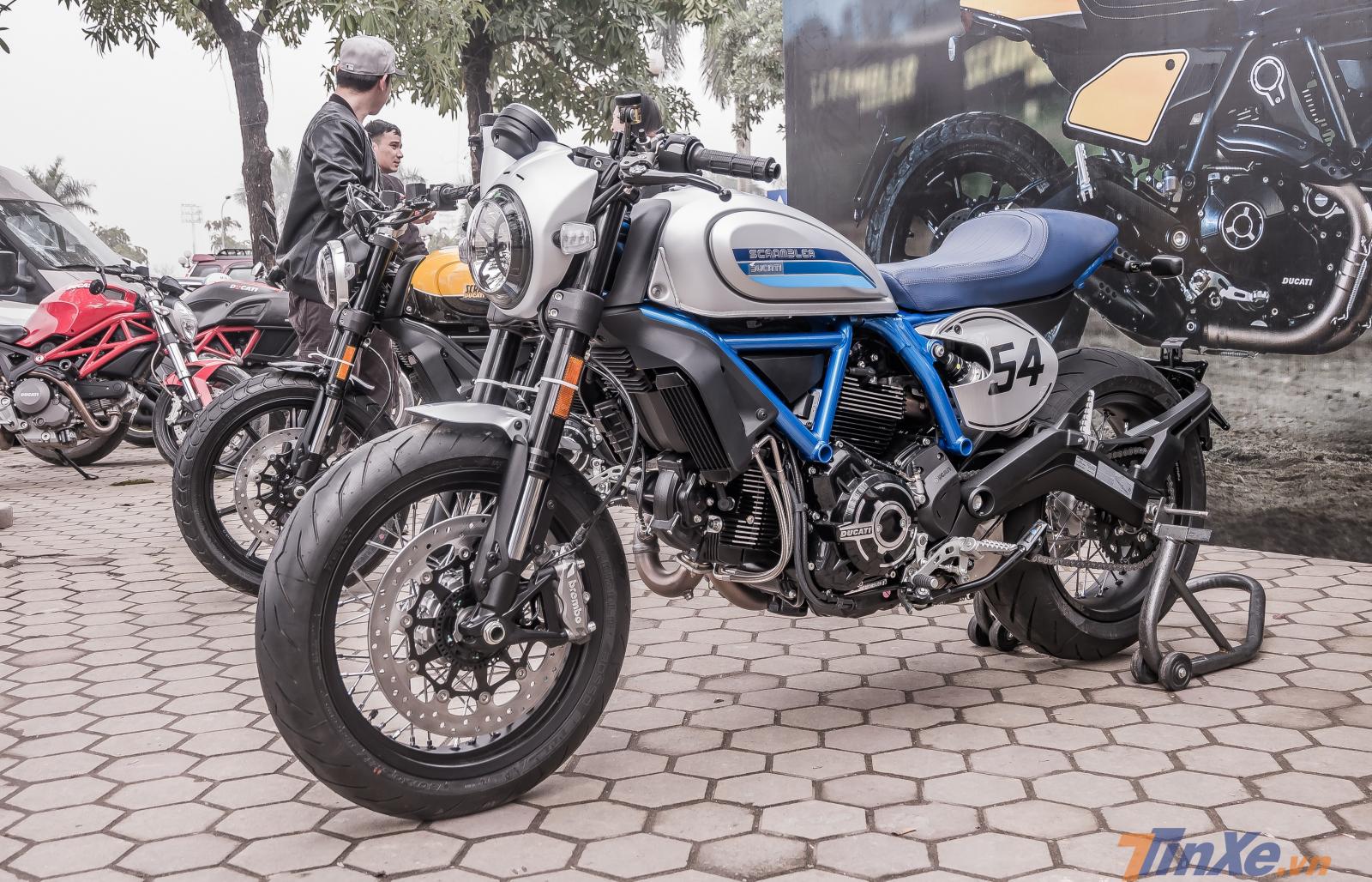 Chiếc xe sẽ được bán với mức giá khoảng hơn 410 triệu VNĐ Chiếc xe sẽ được bán với mức giá khoảng hơn 410 triệu VNĐ