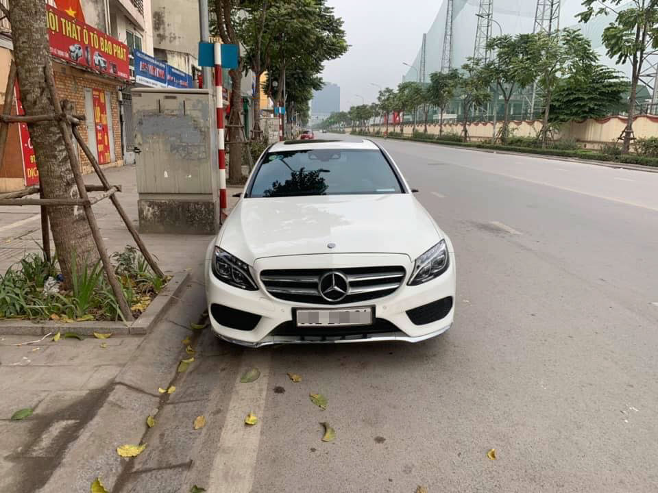 3 chiếc xe mang thương hiệu Mazda, Mercedes-Benz và Jaguar bị vặt gương trong đêm giao thừa tại Hà Nội 3 chiếc xe mang thương hiệu Mazda, Mercedes-Benz và Jaguar bị vặt gương trong đêm giao thừa tại Hà Nội