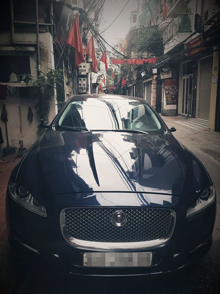 3 chiếc xe mang thương hiệu Mazda, Mercedes-Benz và Jaguar bị vặt gương trong đêm giao thừa tại Hà Nội 3 chiếc xe mang thương hiệu Mazda, Mercedes-Benz và Jaguar bị vặt gương trong đêm giao thừa tại Hà Nội