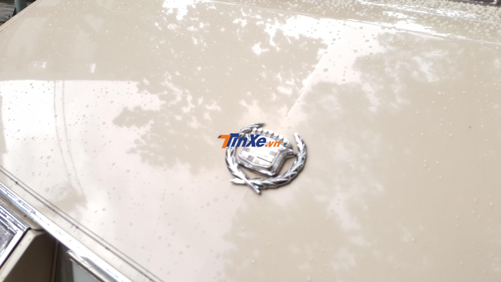 Phía sau được gắn trực tiếp lên dàn áo của xe Phía sau được gắn trực tiếp lên dàn áo của xe