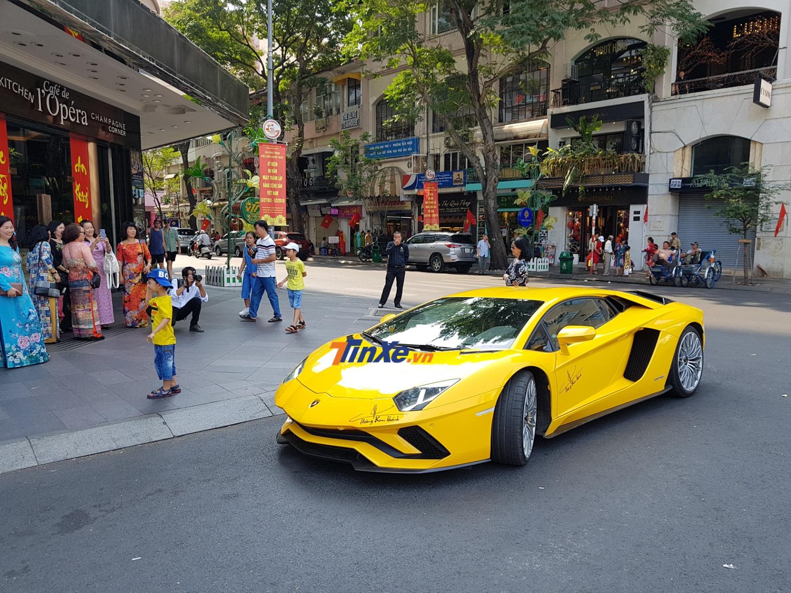  Lamborghini Aventador S LP740-4 là chiếc siêu xe hăng hái nã pháo nhiều nhất trong dàn xe gần 200 tỷ đồng có mặt trên đường phố Sài thành