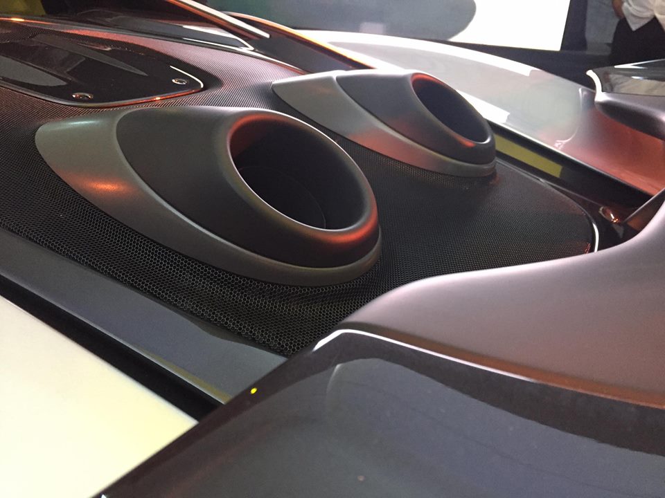 siêu xe McLaren 600LT còn được trang bị động cơ V8, dung tích 3.8 lít, tăng áp kép, sản sinh công suất tối đa 592 mã lực siêu xe McLaren 600LT còn được trang bị động cơ V8, dung tích 3.8 lít, tăng áp kép, sản sinh công suất tối đa 592 mã lực