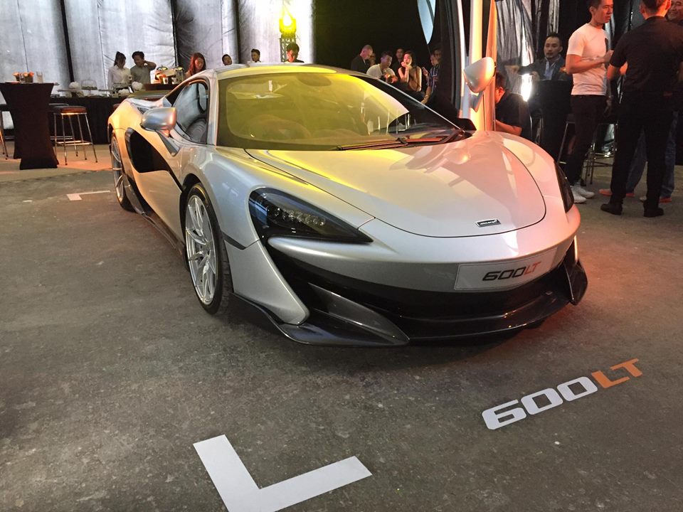 Ngoài ra, trong buổi ra mắt của siêu xe McLaren 600LT tại Malaysia còn có 4 nhà giàu ở đây đặt mua tiếp Ngoài ra, trong buổi ra mắt của siêu xe McLaren 600LT tại Malaysia còn có 4 nhà giàu ở đây đặt mua tiếp