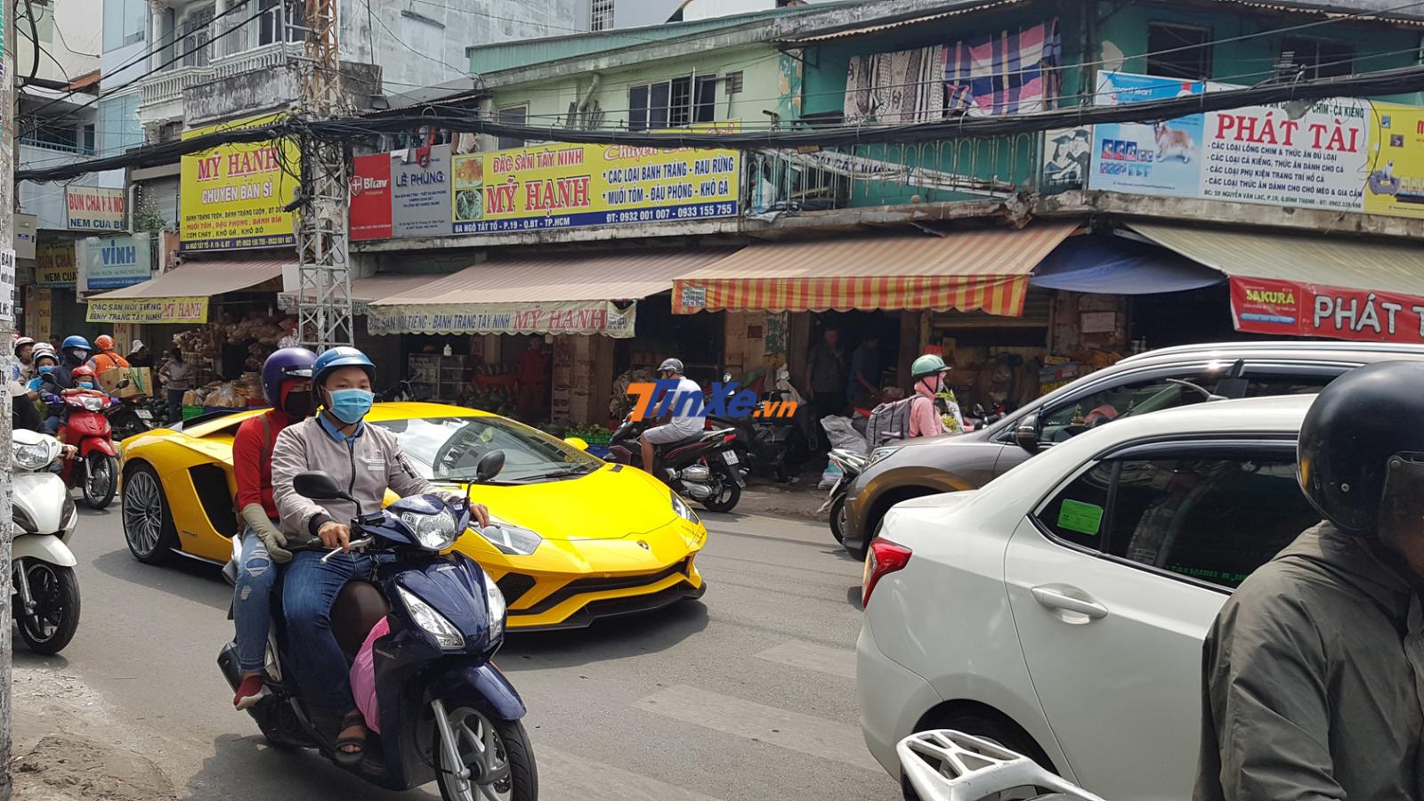 Nhiều người cho rằng siêu xe như Lamborghini Aventador S LP740-4 không phù hợp lưu thông tại đường phố Việt Nam