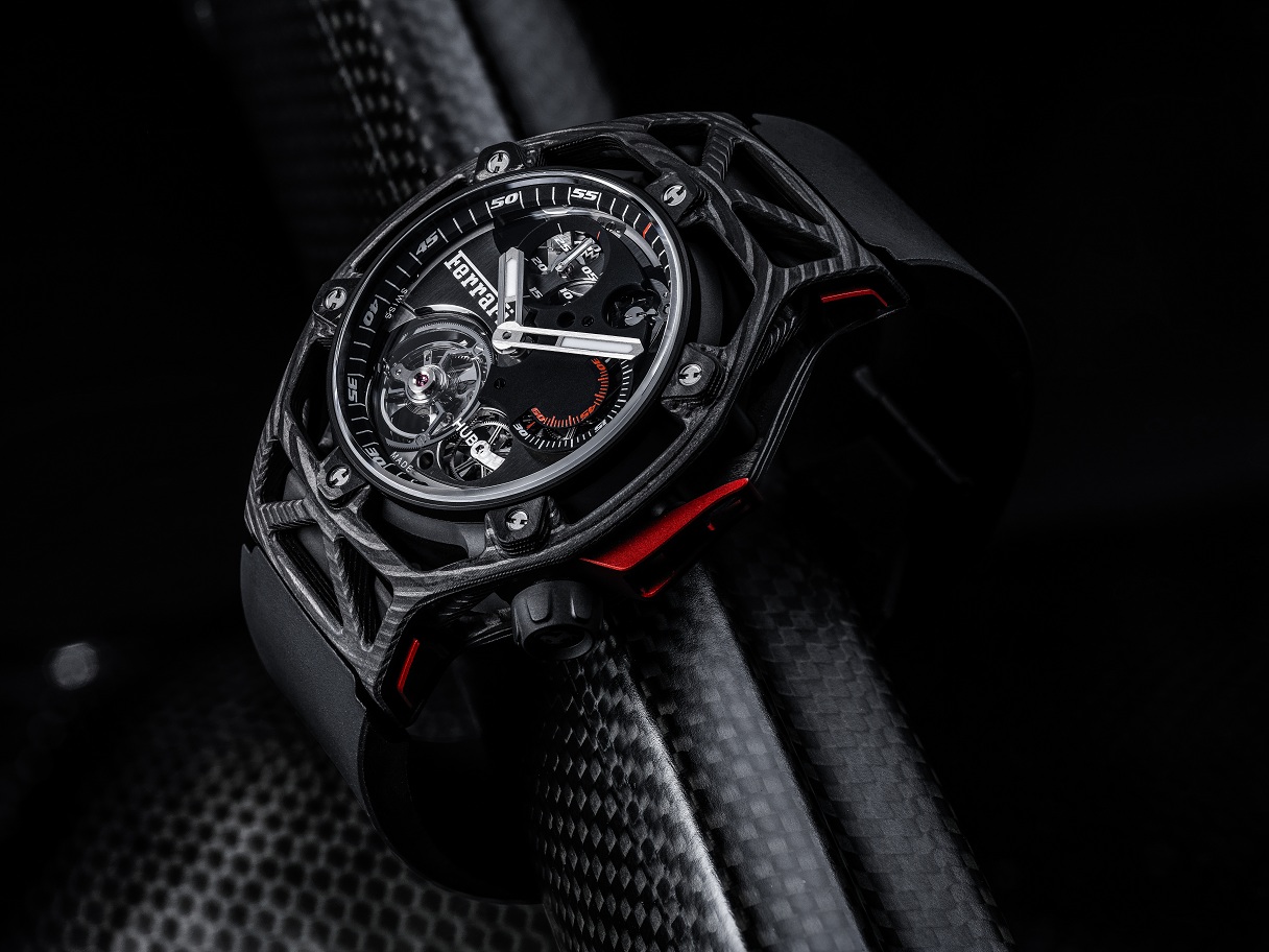 Hublot và Ferrari cũng đã cho ra đời mẫu đồng hồ siêu nhẹ của riêng mình với tên gọi