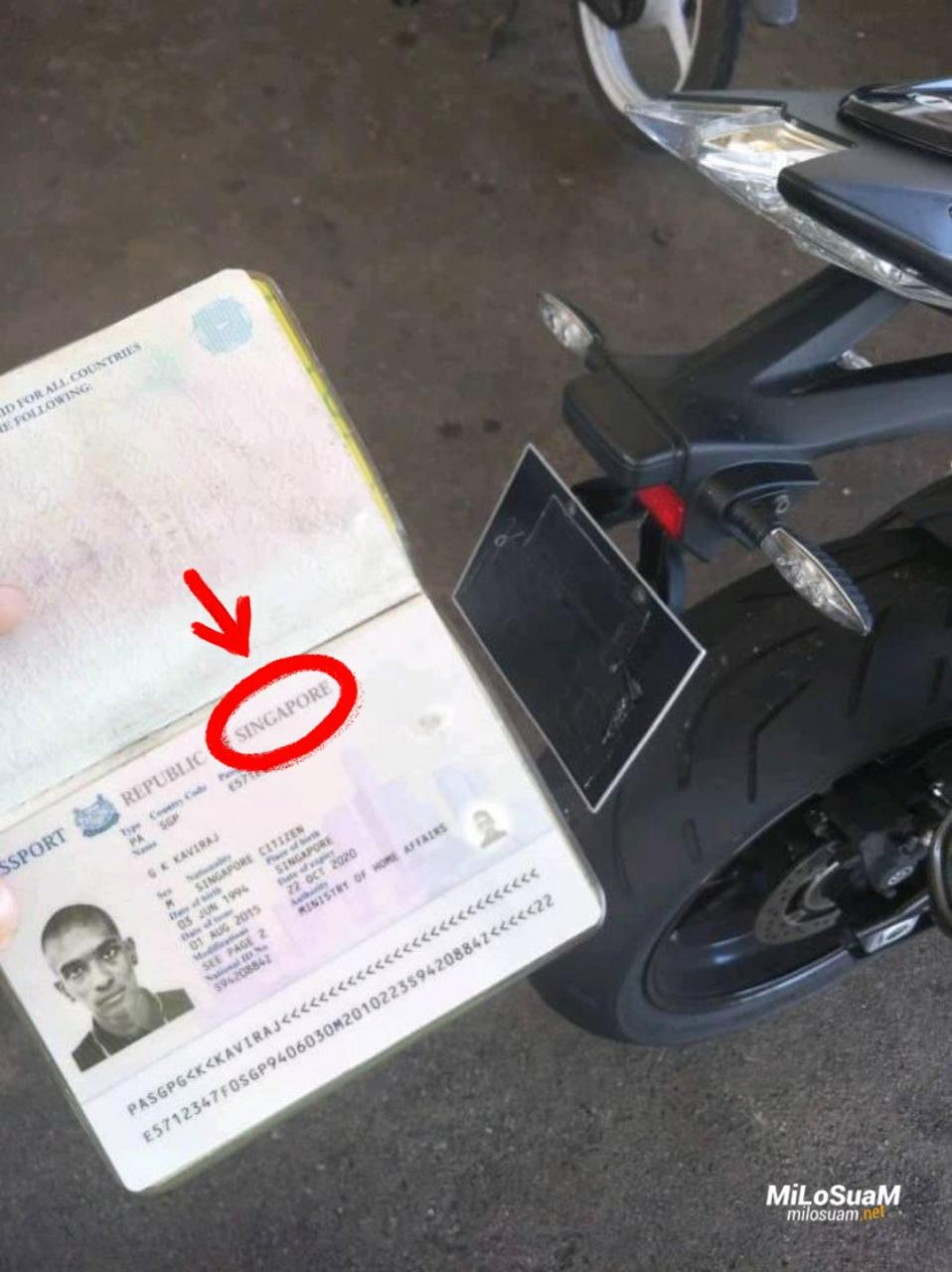 Hộ chiếu cho thấy người vi phạm mang quốc tịch Singapore