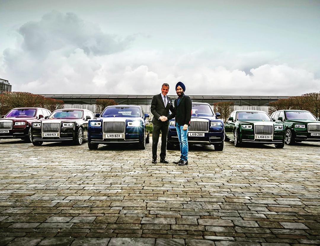 Tỷ phú người Anh gốc Ấn nhận 6 chiếc Rolls-Royce mới của mình Tỷ phú người Anh gốc Ấn nhận 6 chiếc Rolls-Royce mới của mình