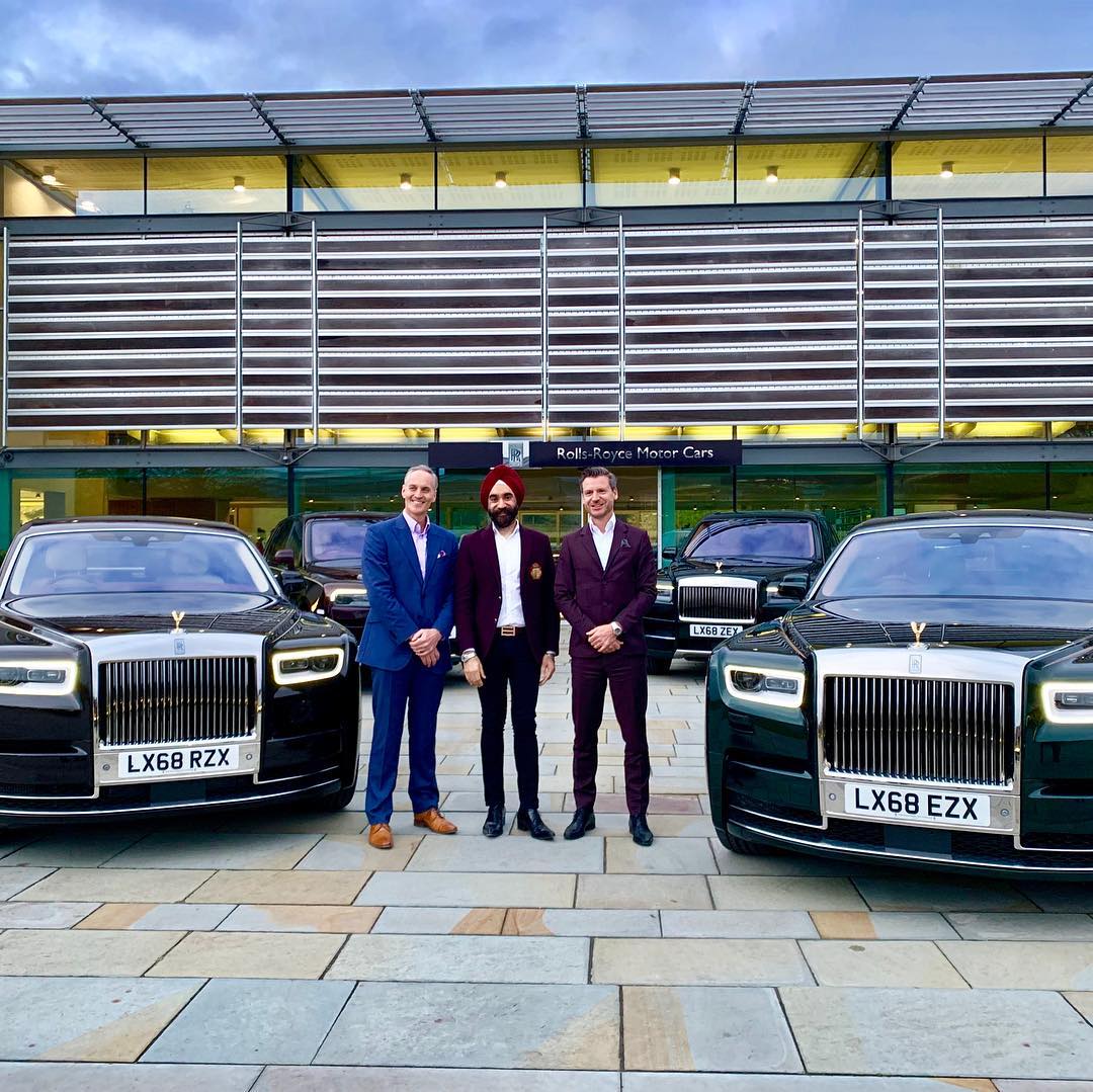 Tuy đã định cư tại Anh nhưng tỷ phú này vẫn luôn quấn khăn Turban trên đầu Tuy đã định cư tại Anh nhưng tỷ phú này vẫn luôn quấn khăn Turban trên đầu