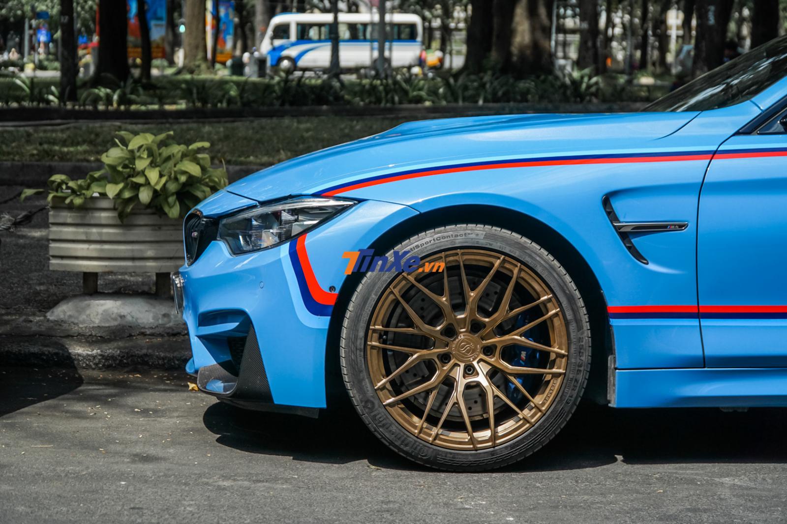 Mâm trước có kích thước 19 inch