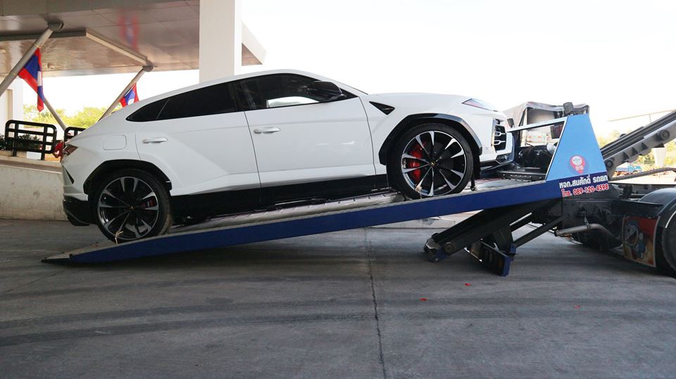 Lamborghini Urus thứ 2 xuất hiện tại đất nước triệu voi có bộ mâm 5 chấu kép sơn 2 tông màu tương phản Lamborghini Urus thứ 2 xuất hiện tại đất nước triệu voi có bộ mâm 5 chấu kép sơn 2 tông màu tương phản