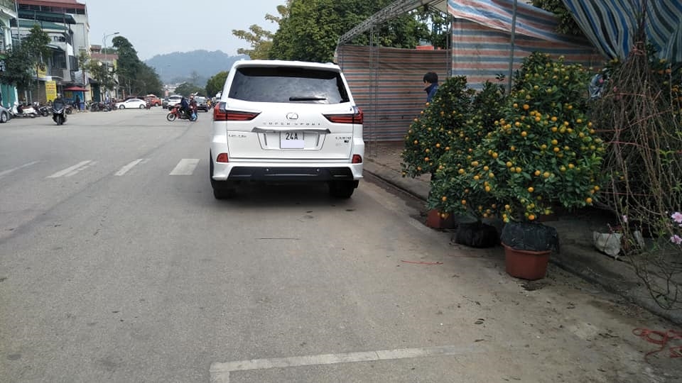 Đây là chiếc Lexus LX570 Super Sport thứ 2 mang hộ khẩu ở Lào Cai