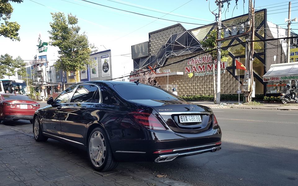 Xe siêu sang Mercedes-Maybach S600 biển tứ quý 8