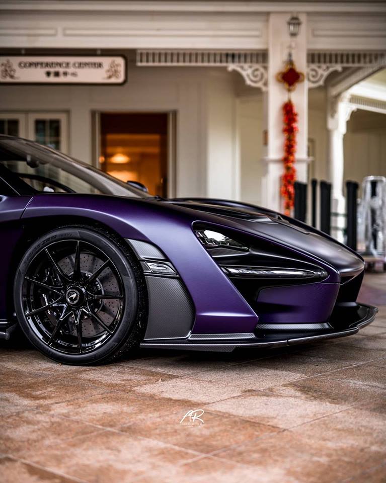 Ngoại thất xe sơn màu tím mờ