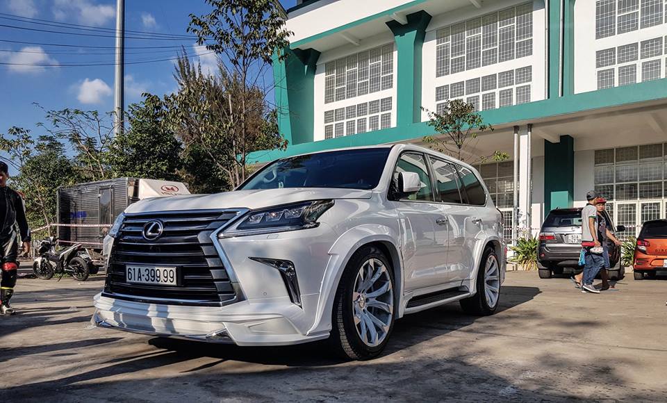 Cuối cùng là Lexus LX570 biển tứ quý 9