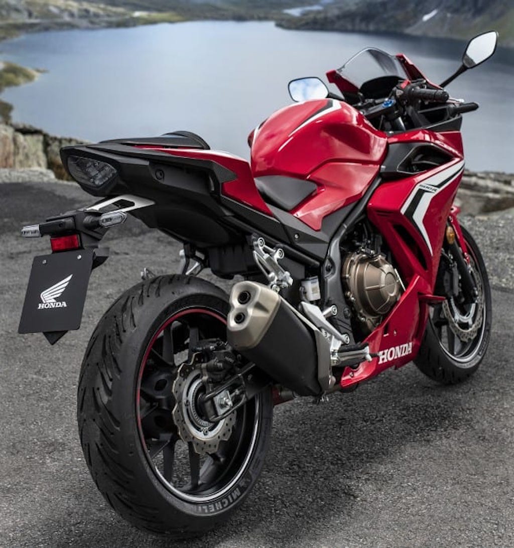 Đuôi xe Honda CBR400R 2019 khá giống đuôi xe Honda CB1000R thế hệ cũ
