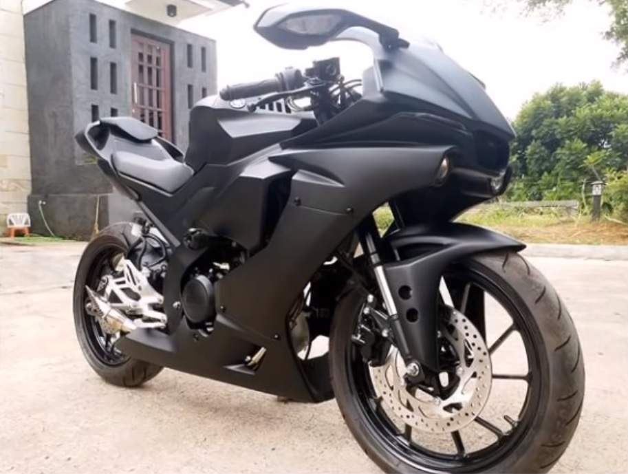 Yamaha R15 V3 độ lên dàn áo Yamaha R1