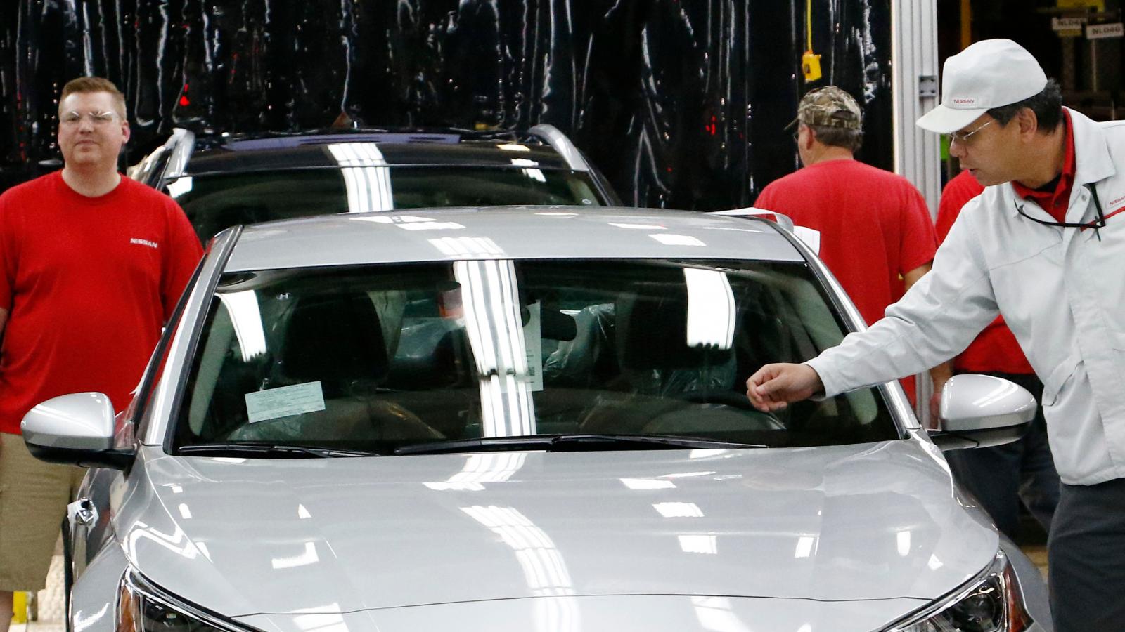 Sửa chữa kính chắn gió trên một chiếc xe hiện đại đã không còn đơn giản như trước kia