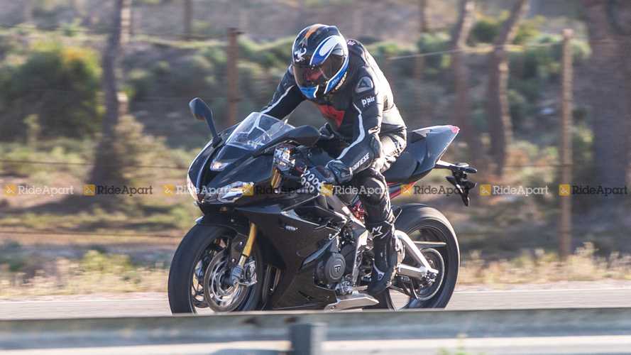 Triumph Daytona 765 có diện mạo không khác nhiều so với dòng 675 cũ