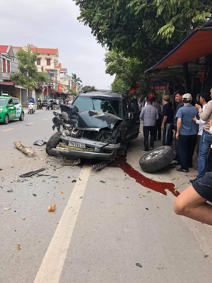 Chiếc Toyota Land Cruiser đời cũ bị hỏng nặng