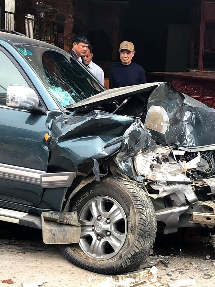 Chiếc SUV 7 chỗ này bị gãy trục trước