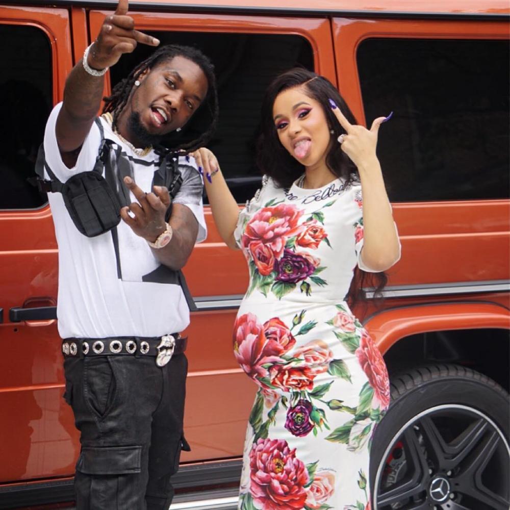 Cardi B và rapper Offset cùng chiếc Mercedes-Benz G-Class màu cam