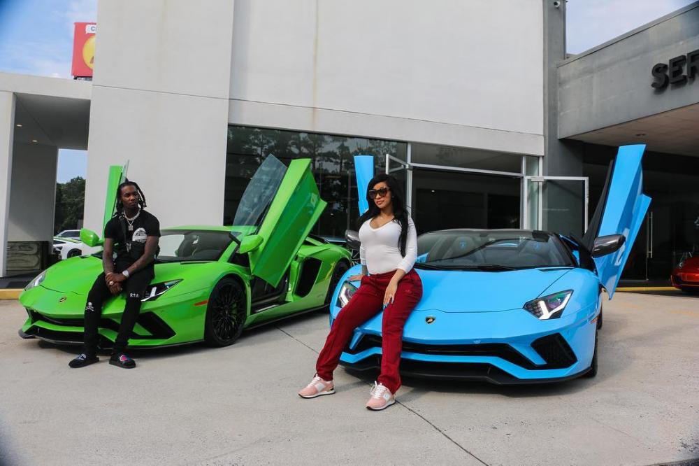 Cũng trong năm 2018, nữ rapper Cardi B tậu cho mình siêu xe Lamborghini Aventador S LP740-4 Roadster 