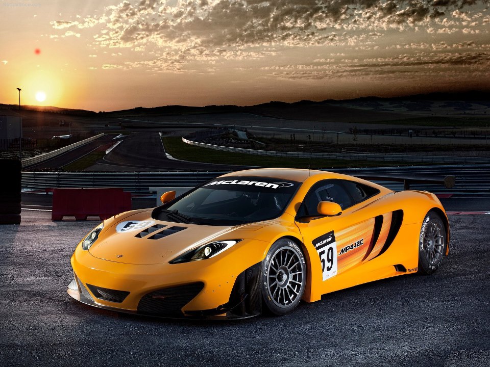 Cận cảnh vẻ đẹp của 1 chiếc siêu xe dành cho đường đua McLaren MP4-12C GT3