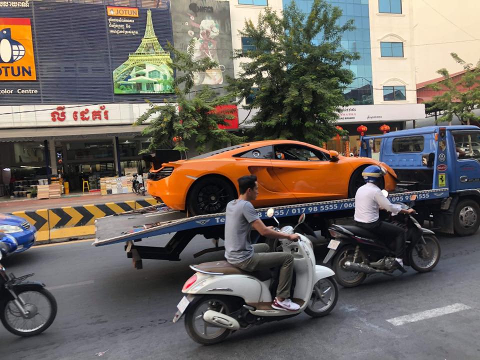 McLaren MP4-12C GT3 có giá bán khởi điểm 520.000 đô la vào năm 2012