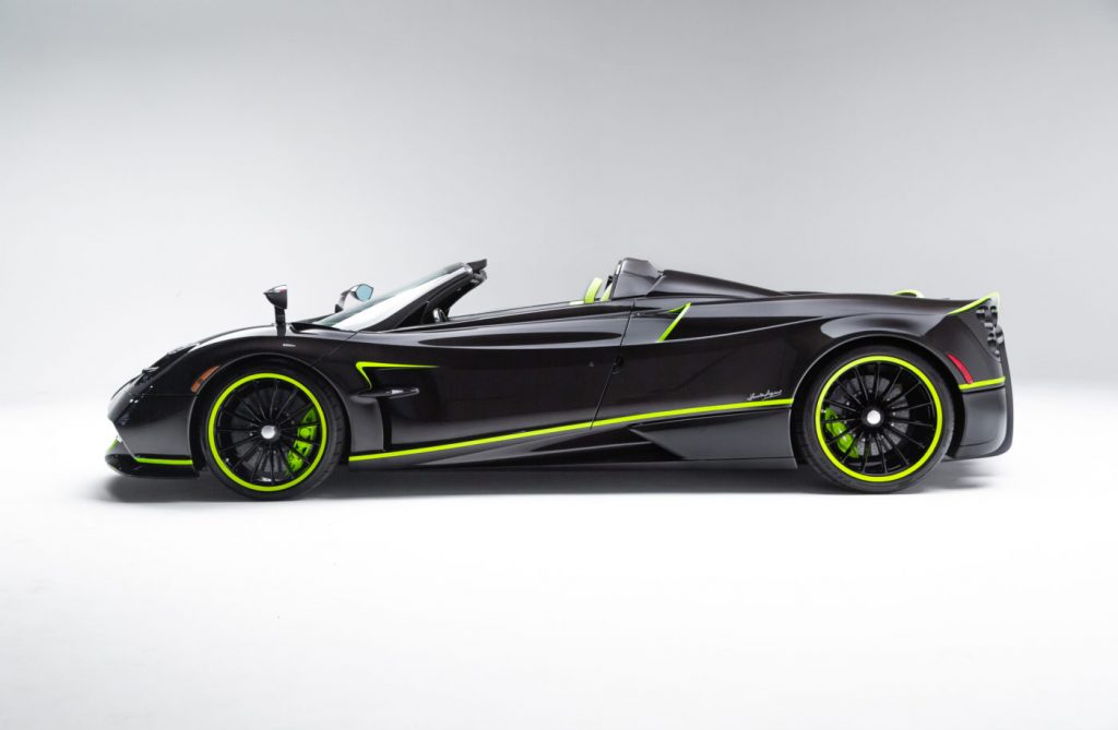 Bộ áo của chiếc siêu xe triệu đô Pagani Huayra mui trần này có màu sơn Acid Green