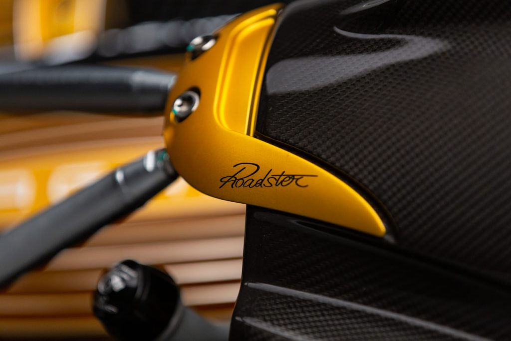 Pagani Huayra Roadster chỉ có đúng 100 chiếc sản xuất trên toàn thế giới