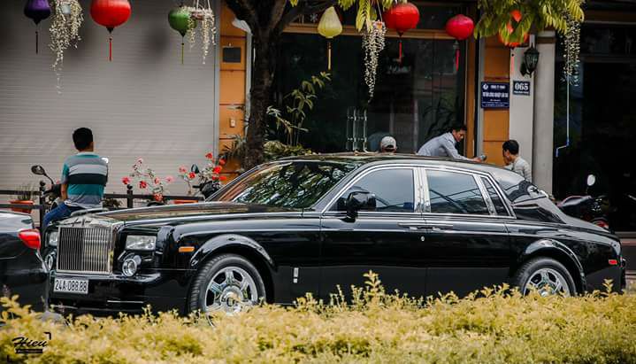 Đây là chiếc xe siêu sang Rolls-Royce Phantom đầu tiên và độc nhất mang đầu số của Lào Cai